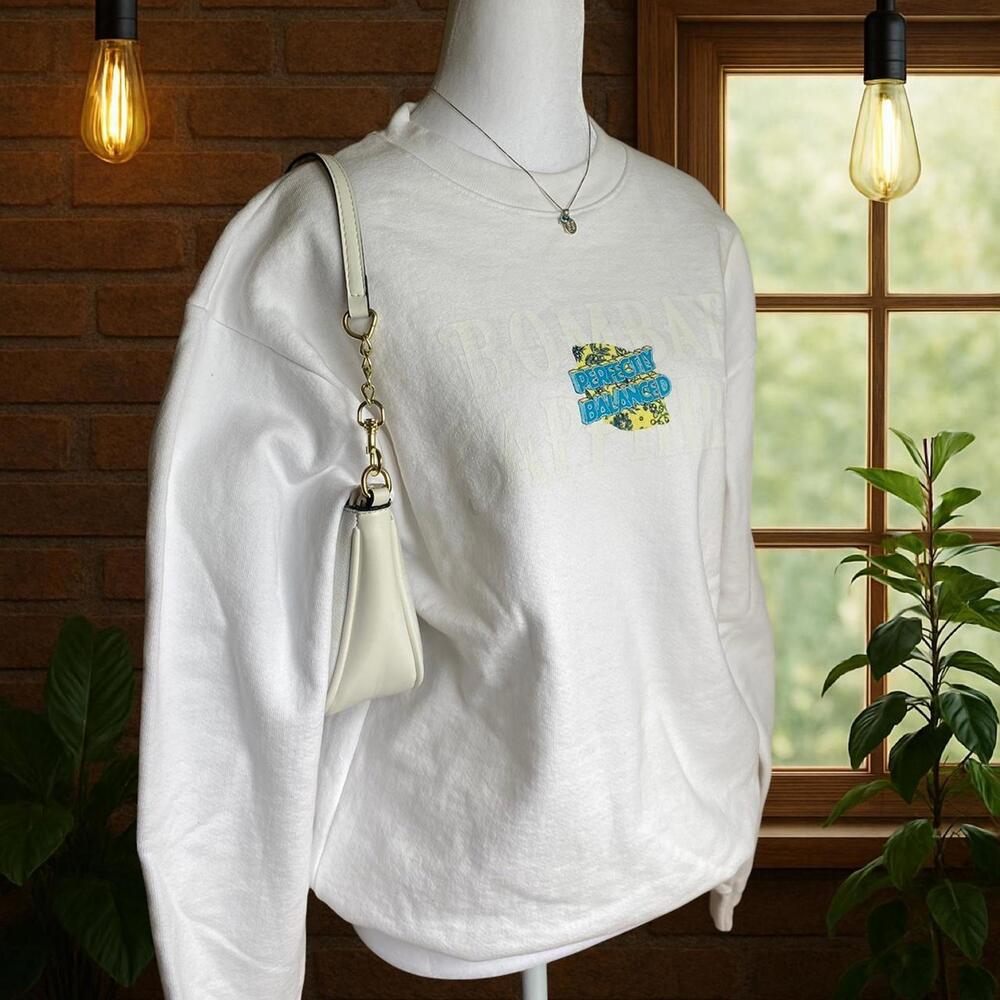 White crewneck with blue accents- summer crewneck